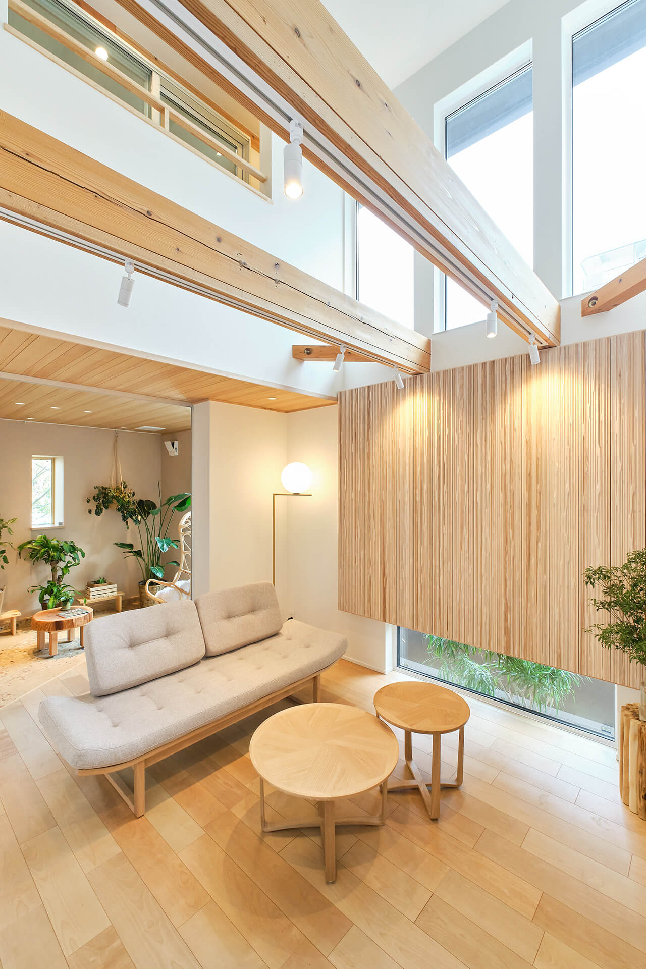 吹き抜けリビング