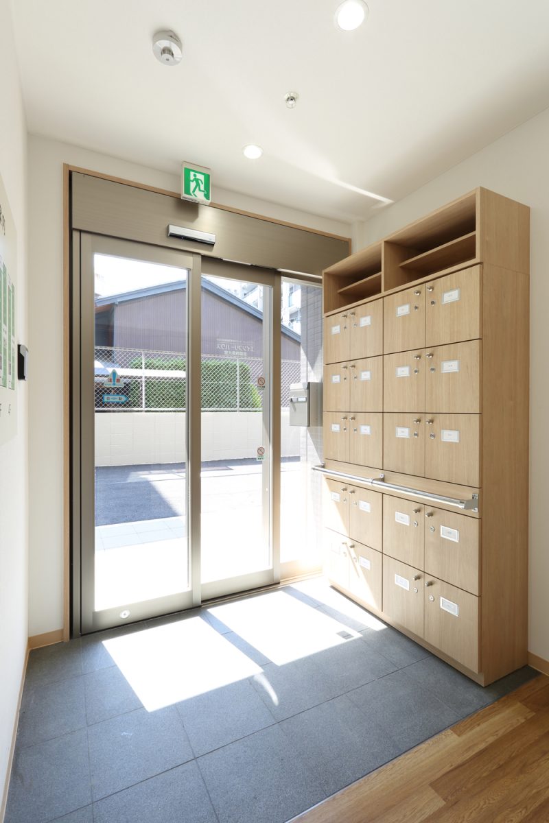 アプローチからの段差を無くし、室内までスムーズに出入りできるエントランス