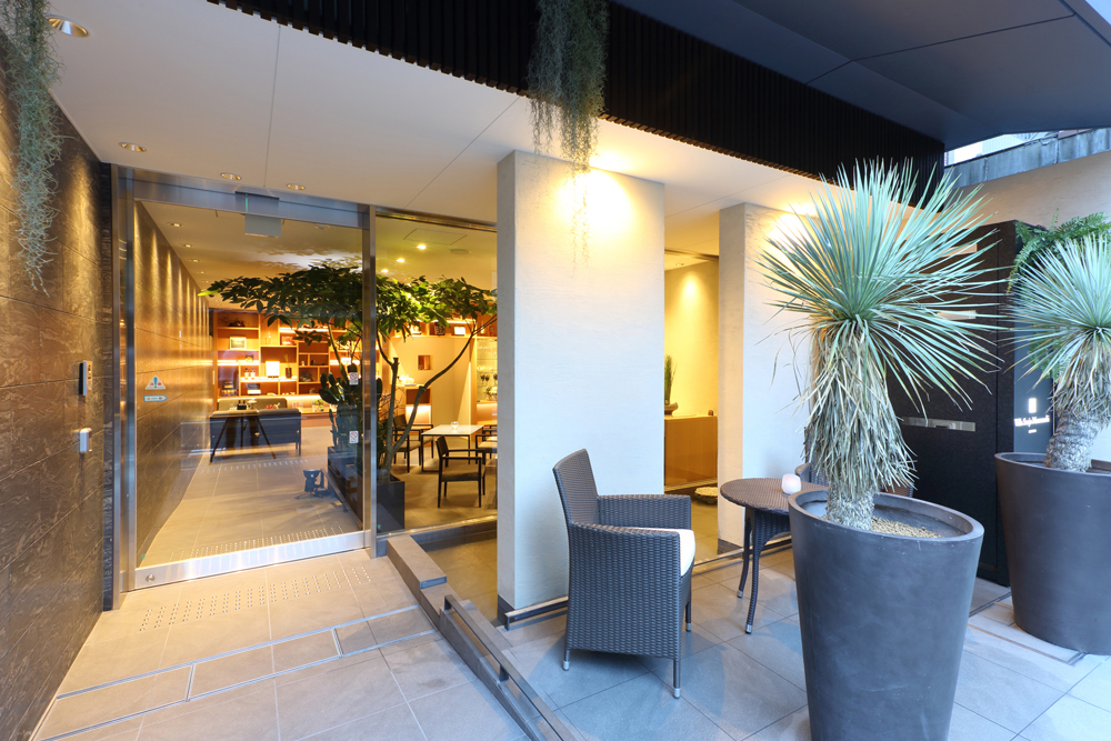 非日常の空間へ誘う、エントランス<br>エントランスから、祇園祭りの山鉾が目の前を通るのを眺められます