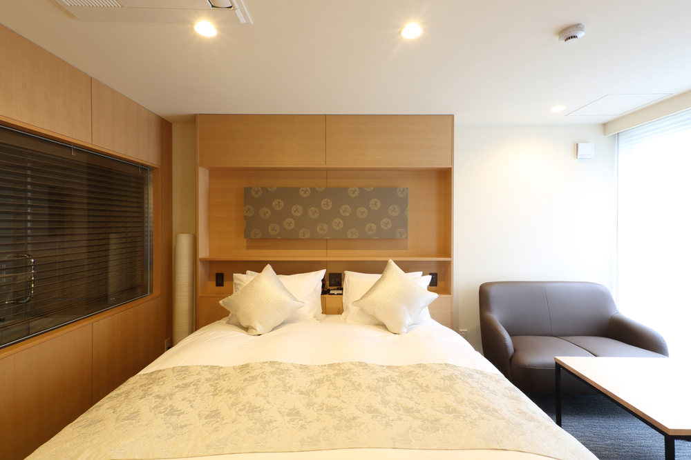 居心地の良い、和のテイストを取り入れた空間<br>壁面のアートボードは、唐紙屋「唐長」の紙を使用