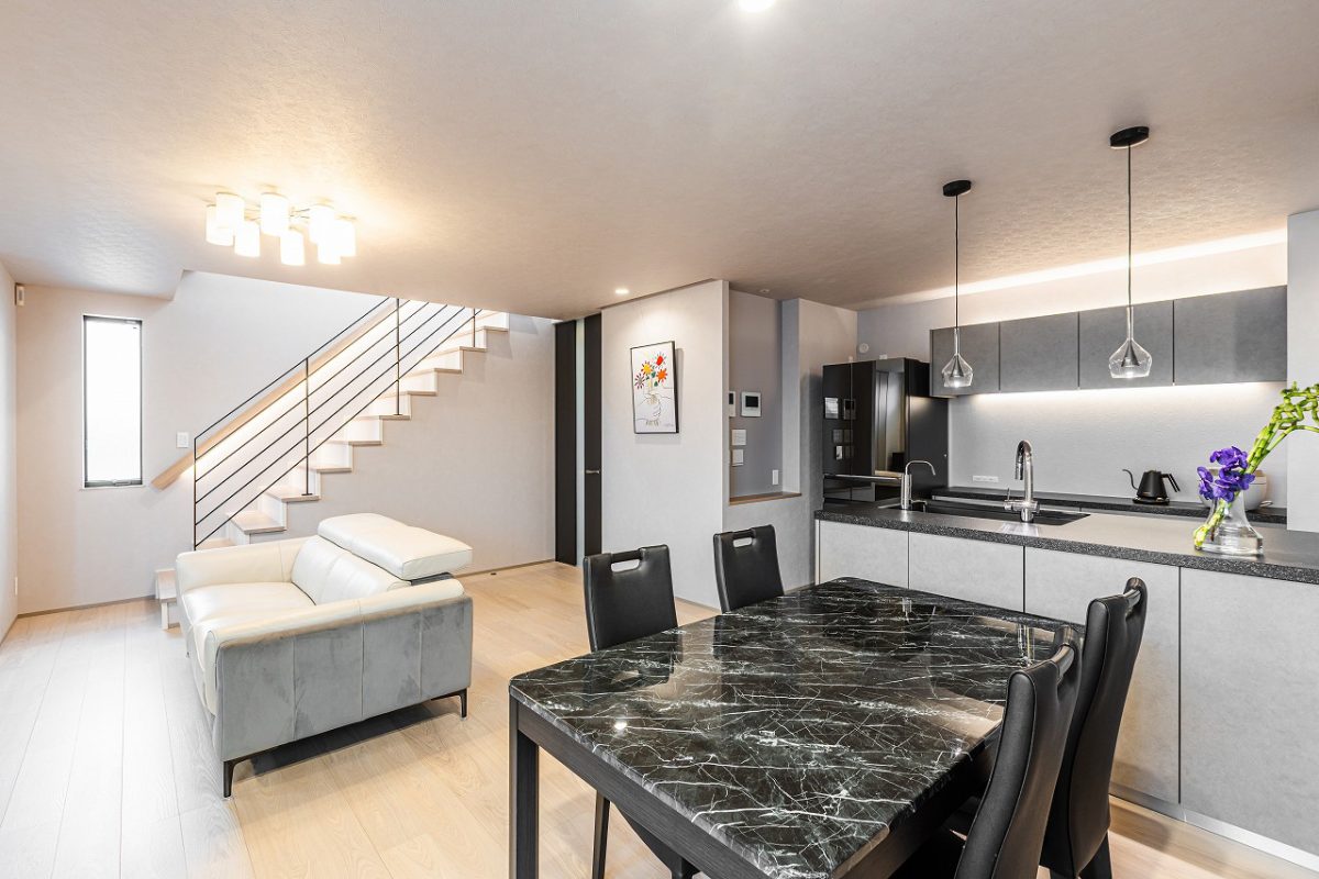 ワンフロアLDKで過ごす、やさしい光と素材に包まれた暮らし