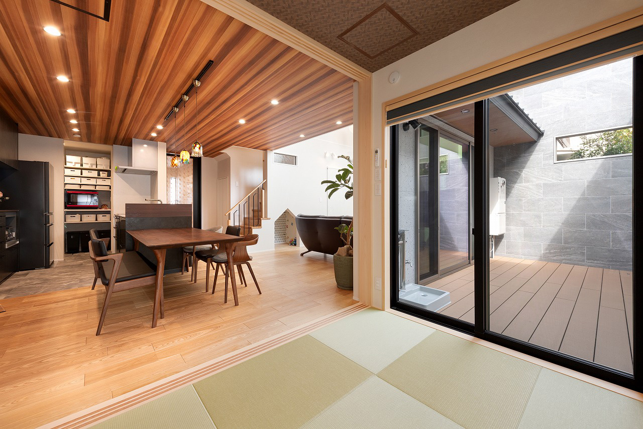 穏やかな光と美しい素材が、心を豊かに彩る住まい