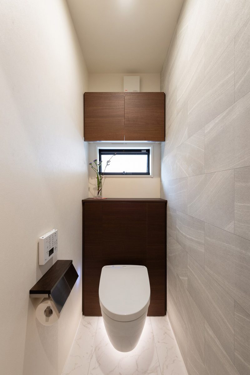 清潔さと広がりを感じさせる白と、落ち着きと上質な雰囲気のグレーを組み合わせました。