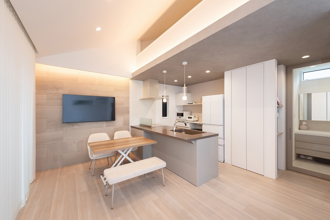 ほんのり灯る、家族のくつろぎ　間接照明が織りなすあたたかみのある住まい