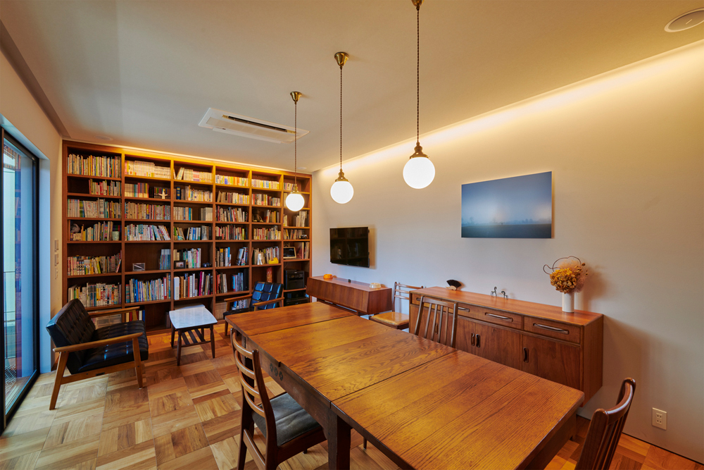 街に馴染む、機能美の家