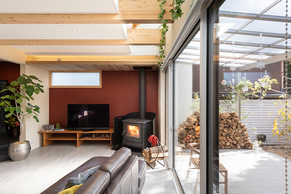 京都の旧市街地にしっとりと佇む、薪ストーブがある家