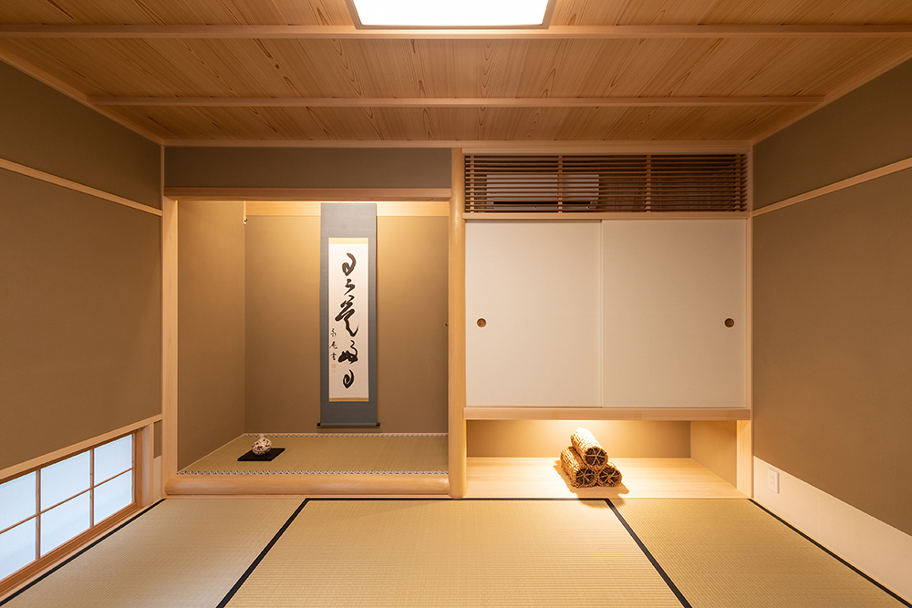 こだわりの茶室はお点前ができる本格的なつくりとし、最高のもてなしができる空間を実現しました。