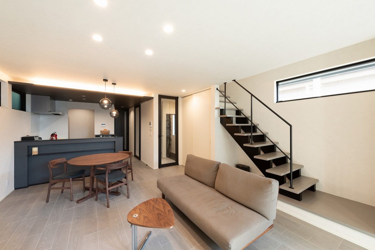 淡く静かに彩られた、上質な趣を纏う大人の住まい