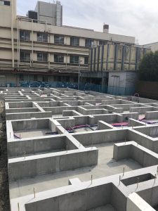 出口を探してしまう