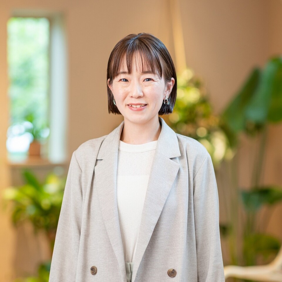 中村　友美