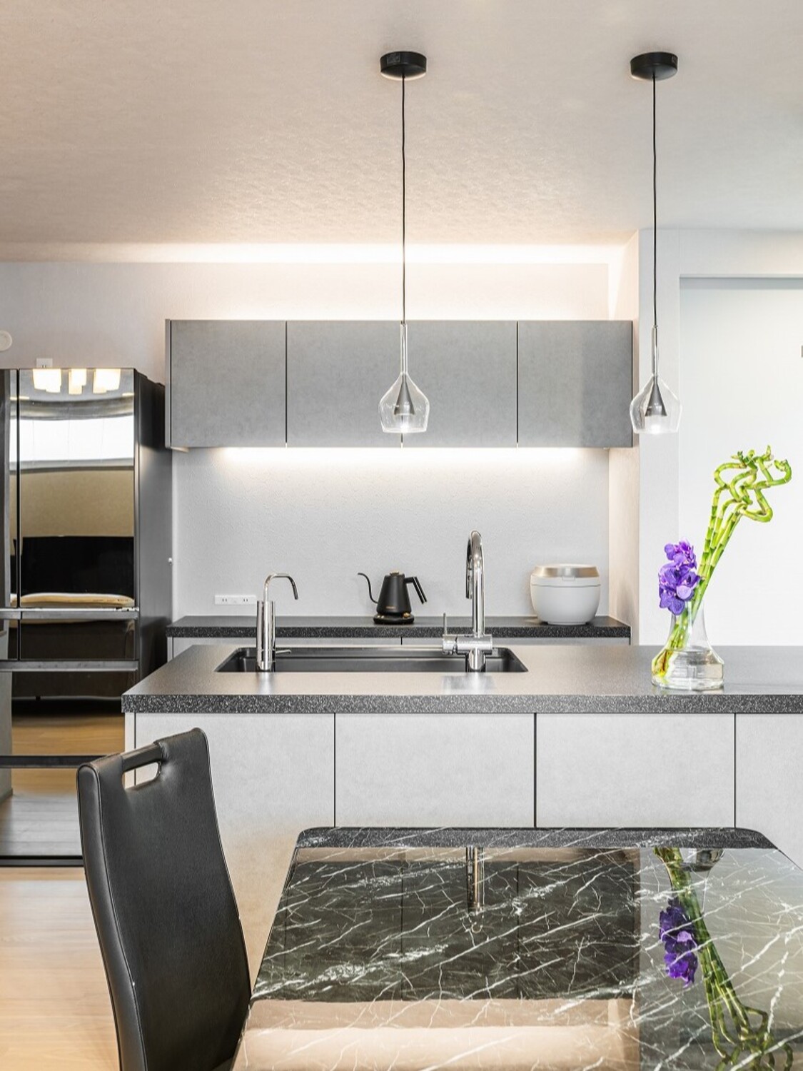 ワンフロアLDKで過ごす、やさしい光と素材に包まれた暮らし。