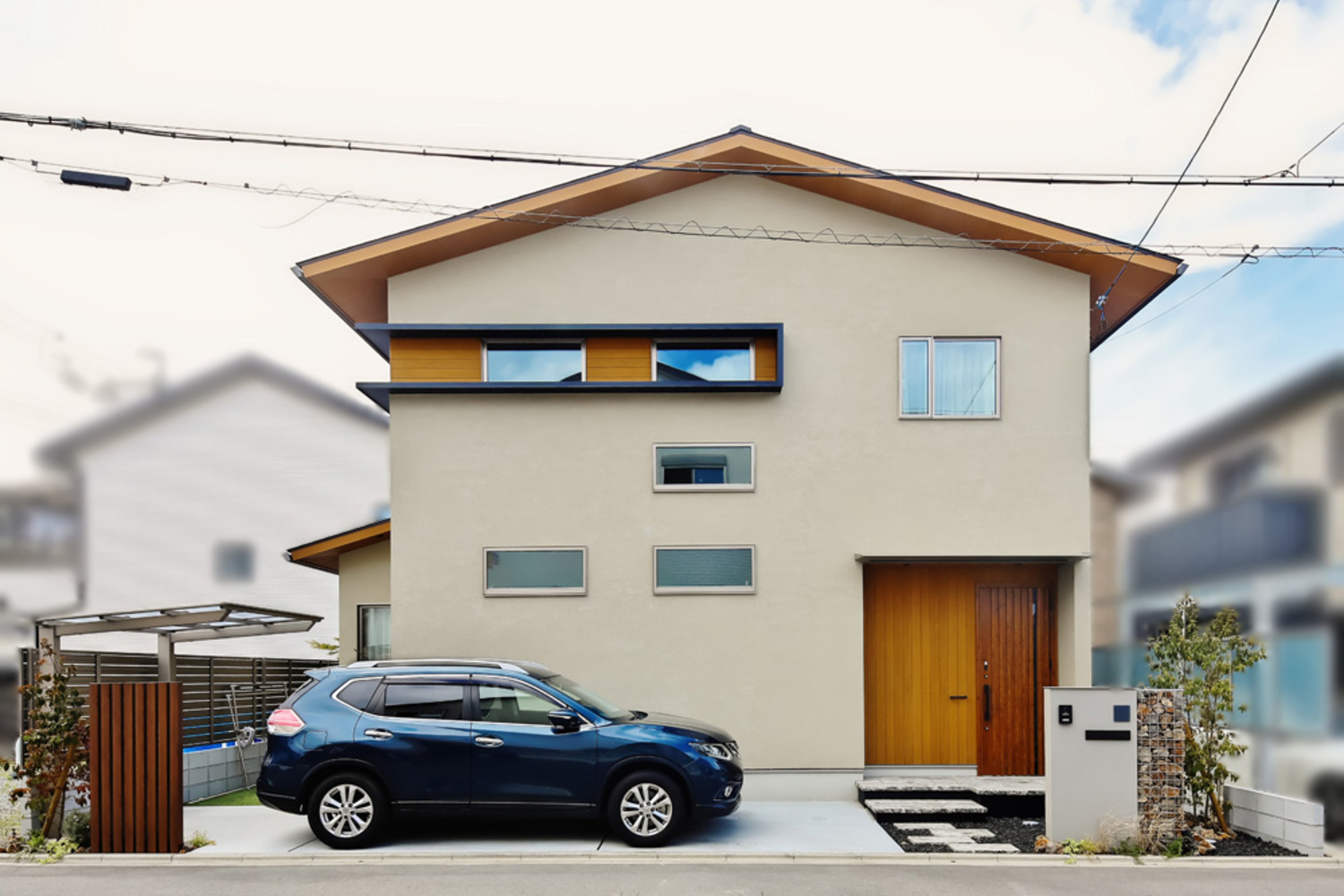 やわらかな光に包まれた、大きな吹抜けのある住まい