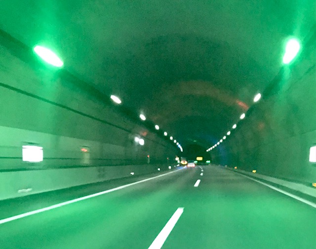 新名神　トンネル　ペースメーカーライト　デザオ建設