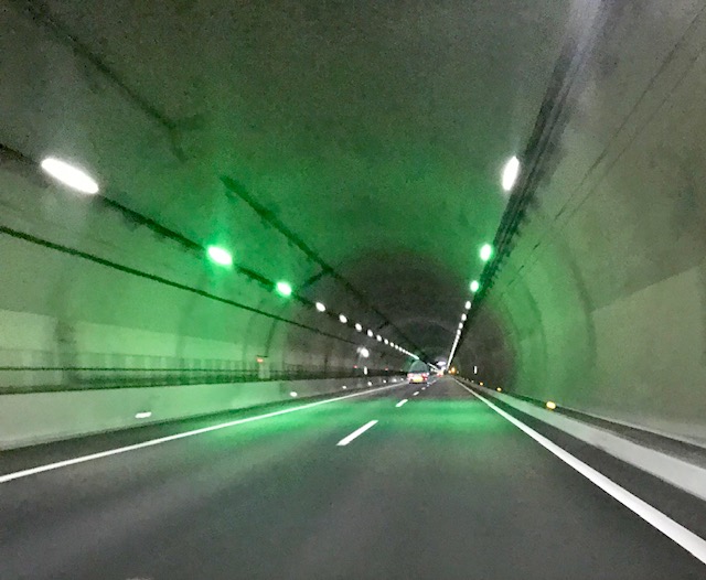 新名神トンネル　ペースメーカーライト　デザオ建設