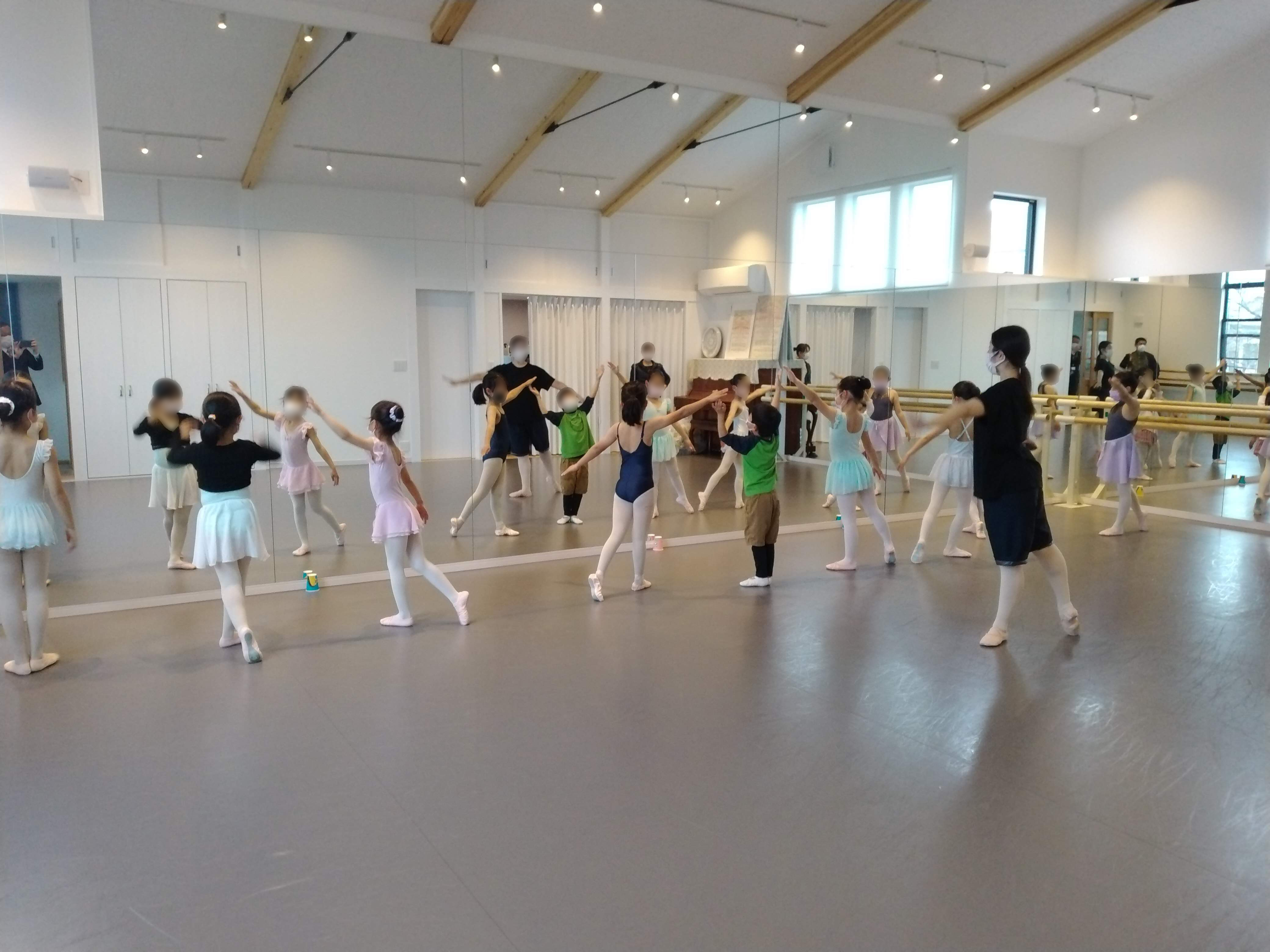 レッスン風景１　子供達へのレッスン