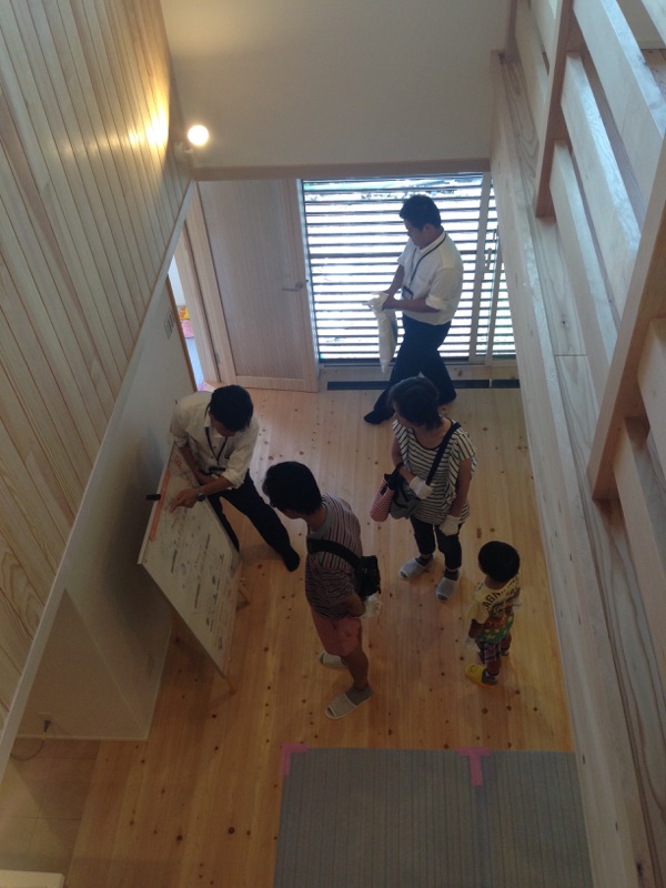 見学会の様子(中)