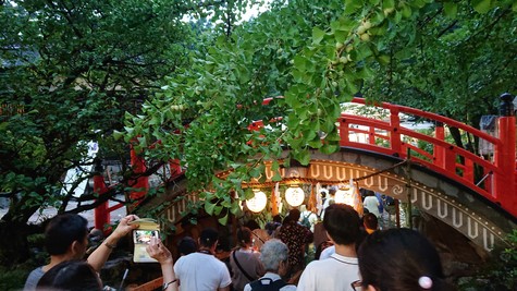 御手洗の池に突入
