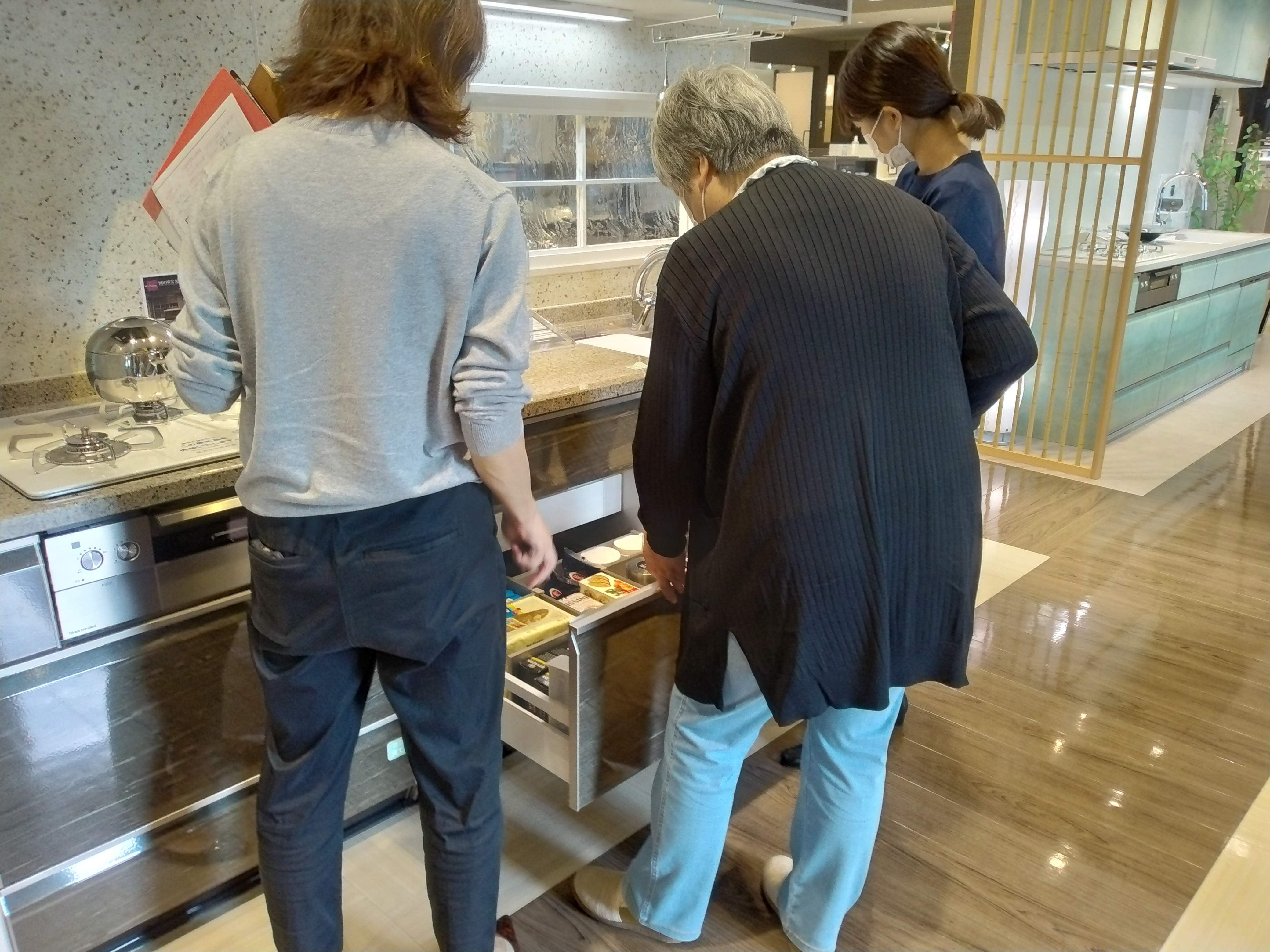 引き出し収納の奥行も入念にチエック