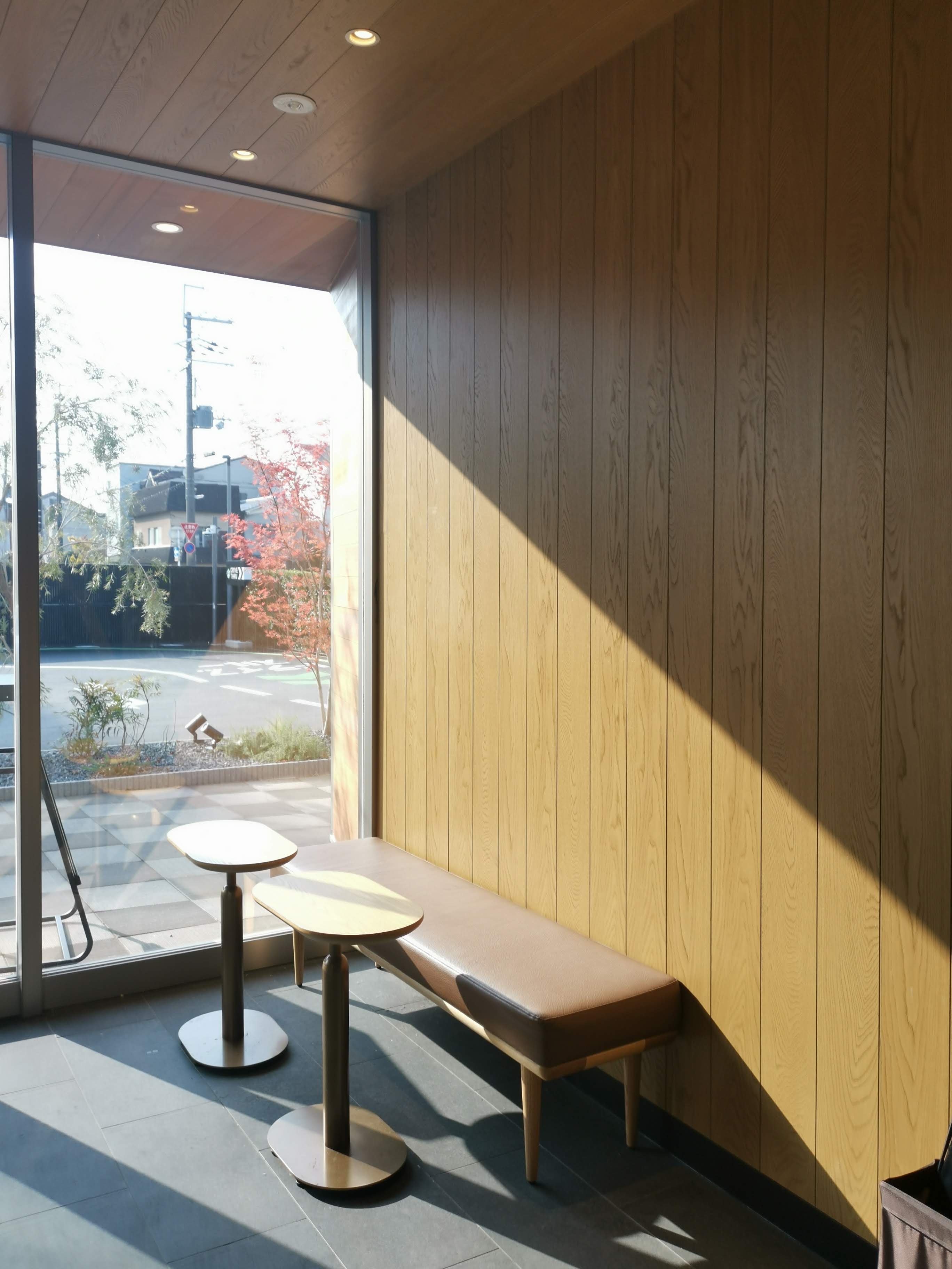 スタバ京都西大路店探訪 京都で注文住宅を建てるデザオ建設のスタッフ